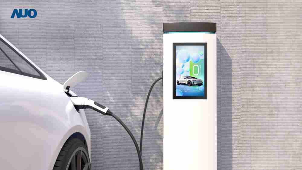 友達〝EVSE車用充電樁解決方案〞專為電動汽車充電樁設計，，具有高亮度、、、、克服戶外艱難環境的耐溫、、耐紫外線等特性，，，，並搭載散熱性及擴充性強的高效能工業電腦，，可實現人機互動訴求，，如資訊顯示、、、支付等應用